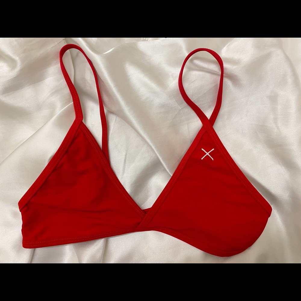 Red Boutine LA Fitted Top ✨ Size SMALL